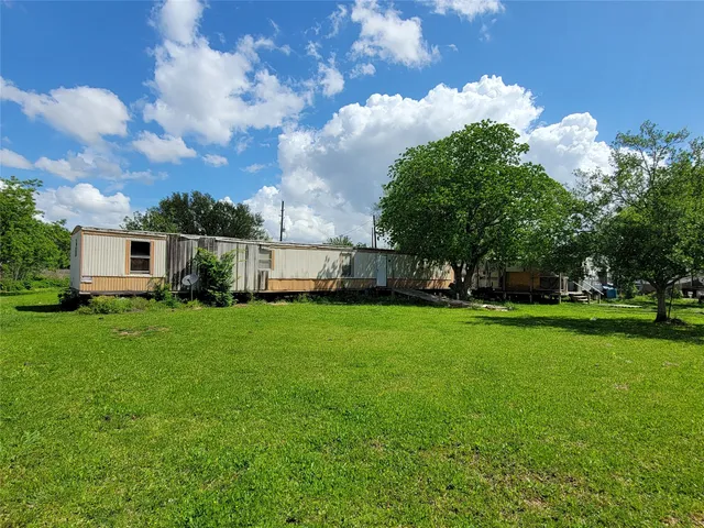 a view of a backyard with garden