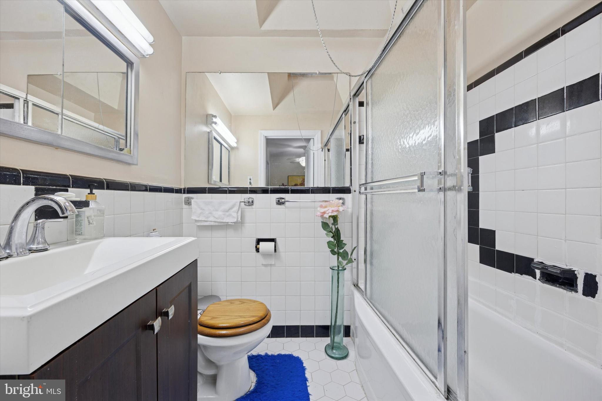 7326 Brookhaven Road Philadelphia, PA 19151 - Photo 12 of 16 2nd Floor Full Bath