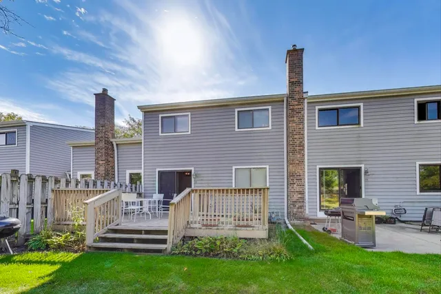 $335,000 | 452 Hickory Drive, Wheeling, IL 60090