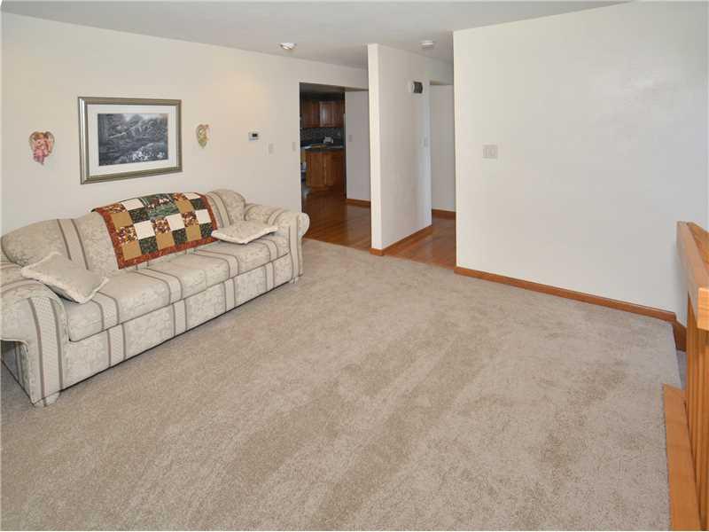 26 Renaissance Drive Irwin, PA 15642 - Photo 12 of 25 Living Room.