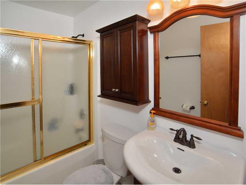 26 Renaissance Drive Irwin, PA 15642 - Photo 22 of 25 Full Bath.