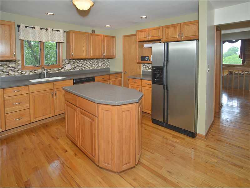 26 Renaissance Drive Irwin, PA 15642 - Photo 4 of 25 Kitchen.