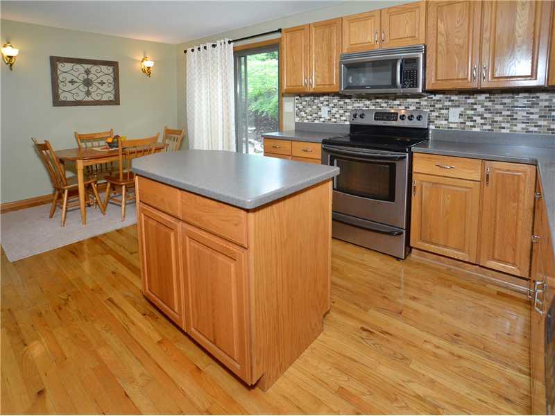 26 Renaissance Drive Irwin, PA 15642 - Photo 6 of 25 Kitchen.