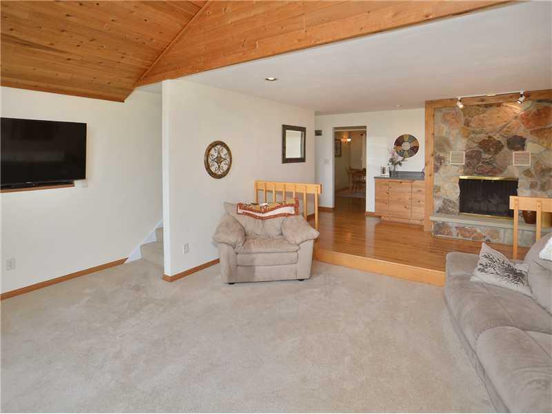 26 Renaissance Drive Irwin, PA 15642 - Photo 7 of 25 Family Room.