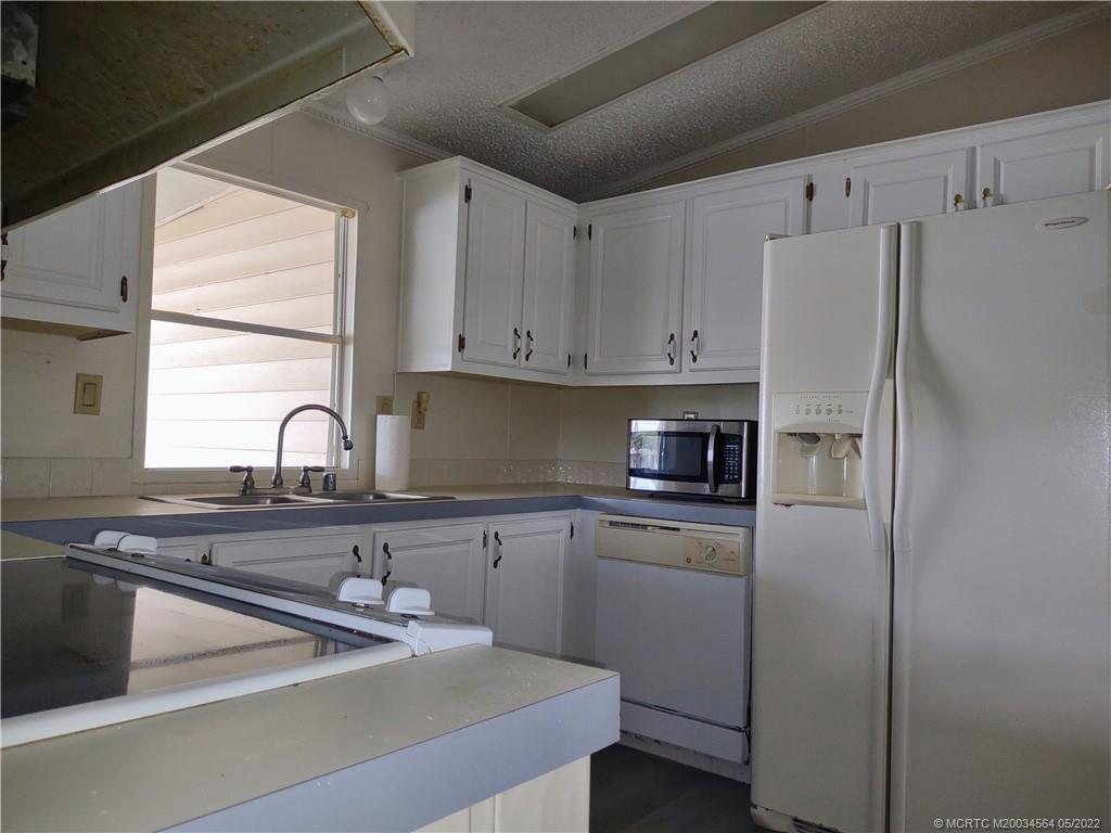 524 Thames Bluff Ridge, Unit D18 Fort Pierce, FL 34982 - Photo 15 of 24 a kitchen with cabinets and stainless steel appliances