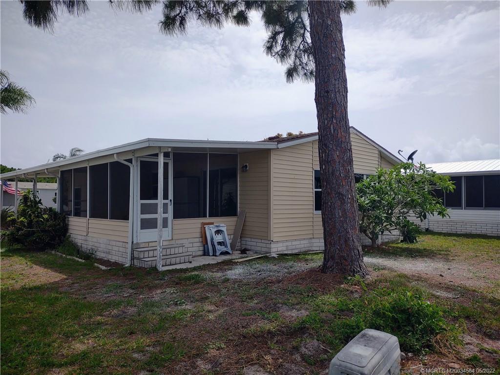 524 Thames Bluff Ridge, Unit D18 Fort Pierce, FL 34982 - Photo 4 of 24 a front view of a house with garden