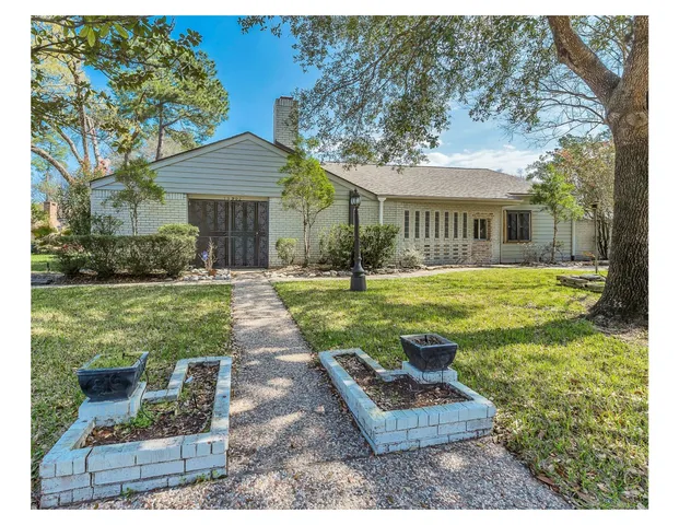 $2,150 | 13902 Paradise Valley Drive, Houston, TX 77069