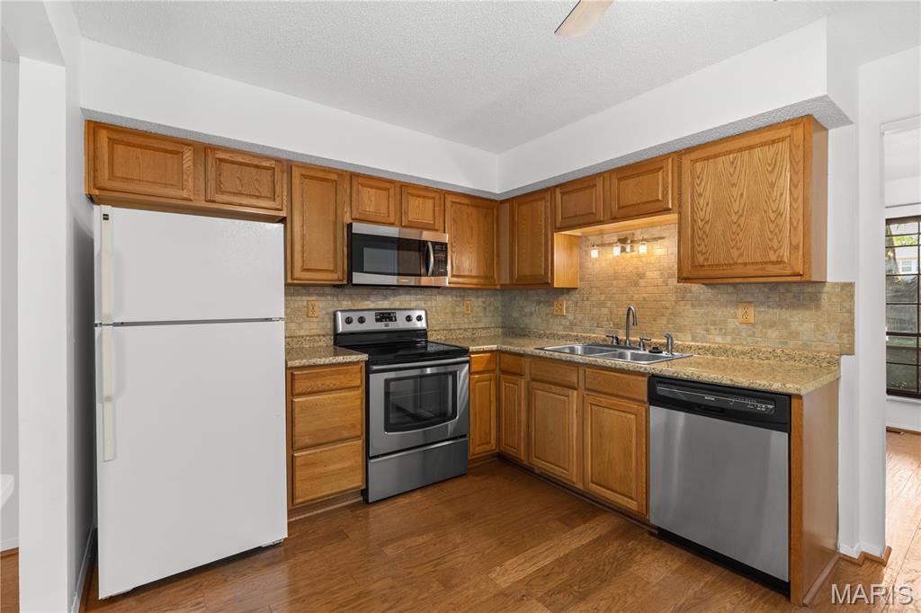 2332 Hidden Meadow Lane Ballwin, MO 63021 - Photo 4 of 28