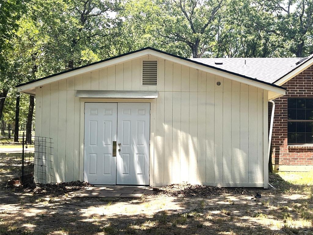 9644 Deer Park Road Quinlan, TX 75474 - Photo 22 of 25 a backyard of a house