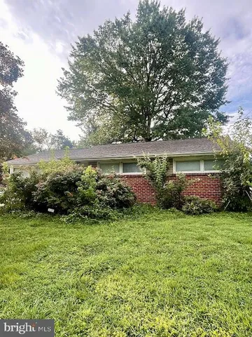 a view of house with garden and lake view