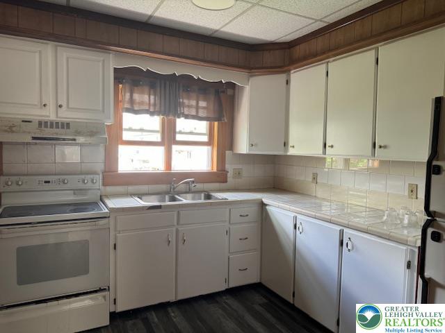 32 Powell Street Lansford, PA 18232 - Photo 5 of 12 a kitchen with a sink stove and cabinets