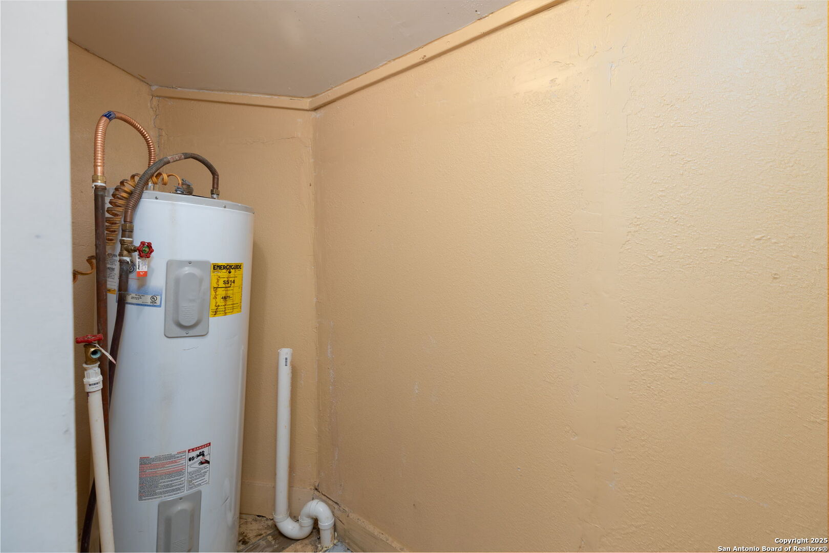 13934 Interstate 35 Moore, TX 78057 - Photo 20 of 29 a bathroom with a sink and mirror