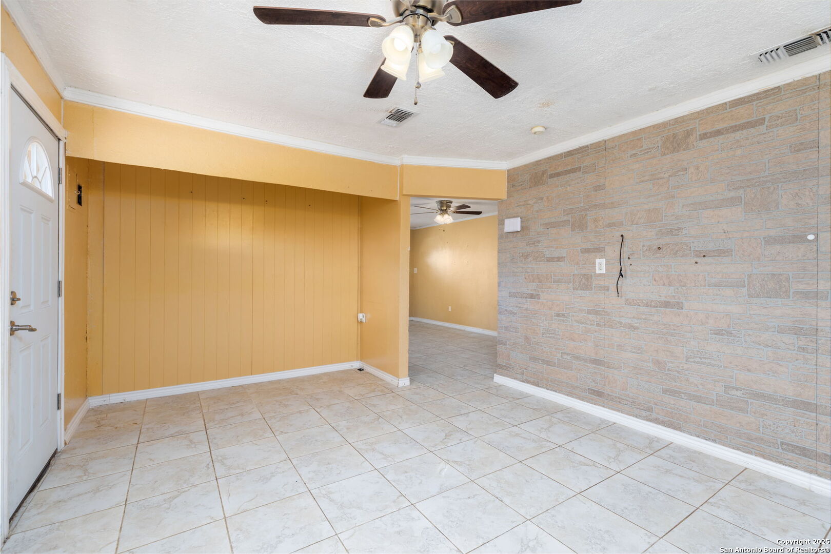13934 Interstate 35 Moore, TX 78057 - Photo 10 of 29 a view of an empty room and chandelier fan