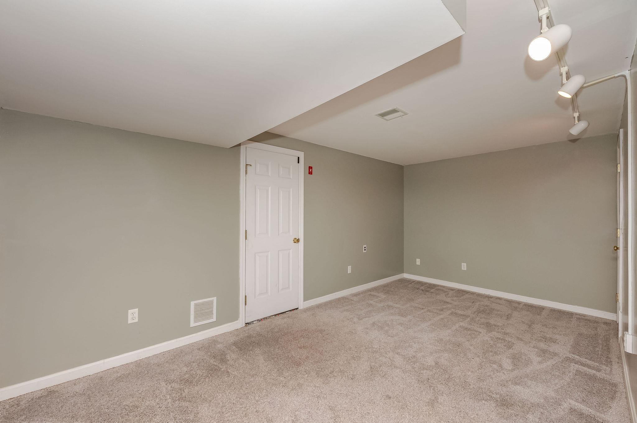 419 Ledgeview Drive Rochester, NH 03839 - Photo 12 of 35