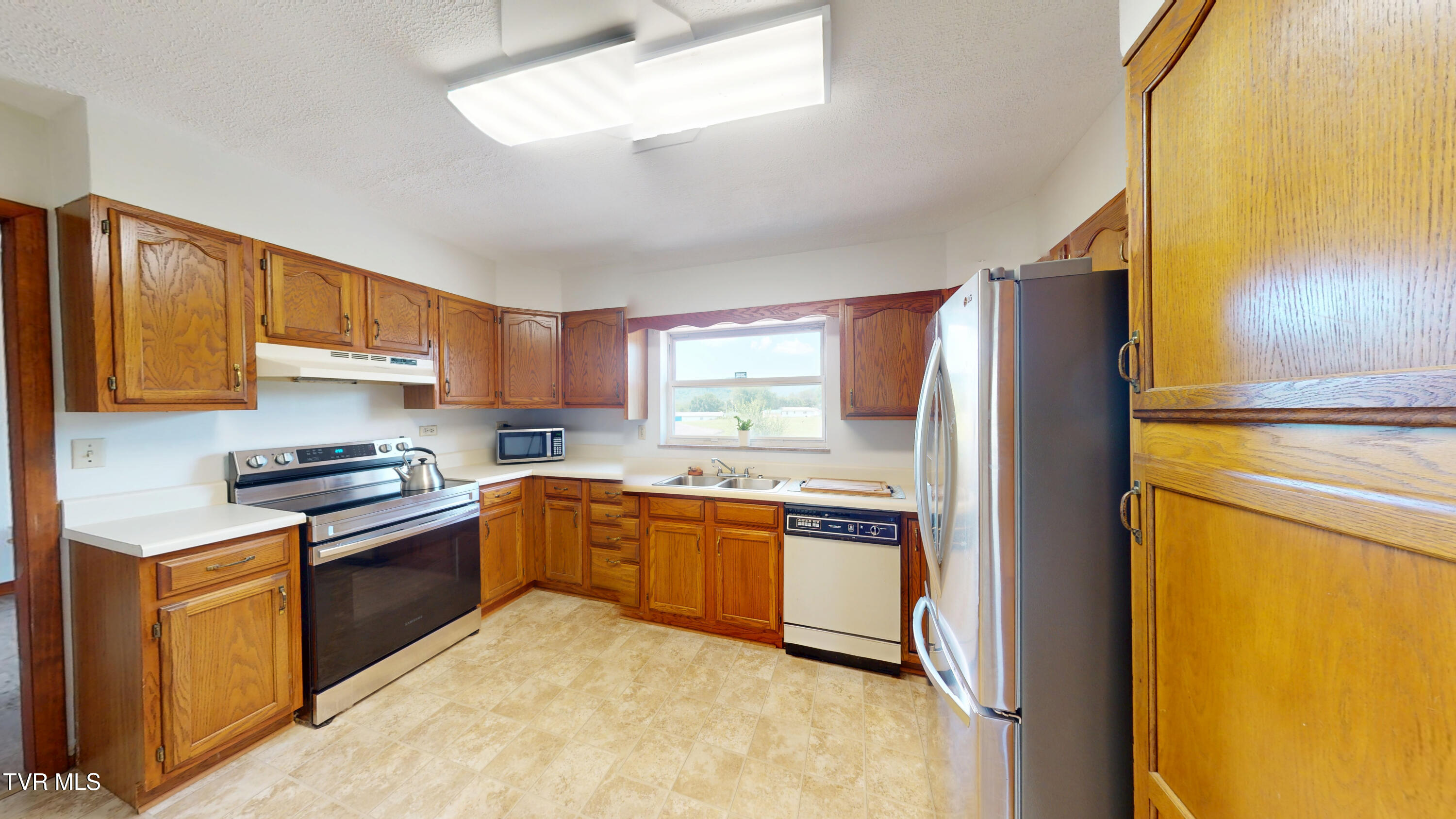 299 Main Street Bean Station, TN 37708 - Photo 17 of 42 299 Main - Kitchen 4