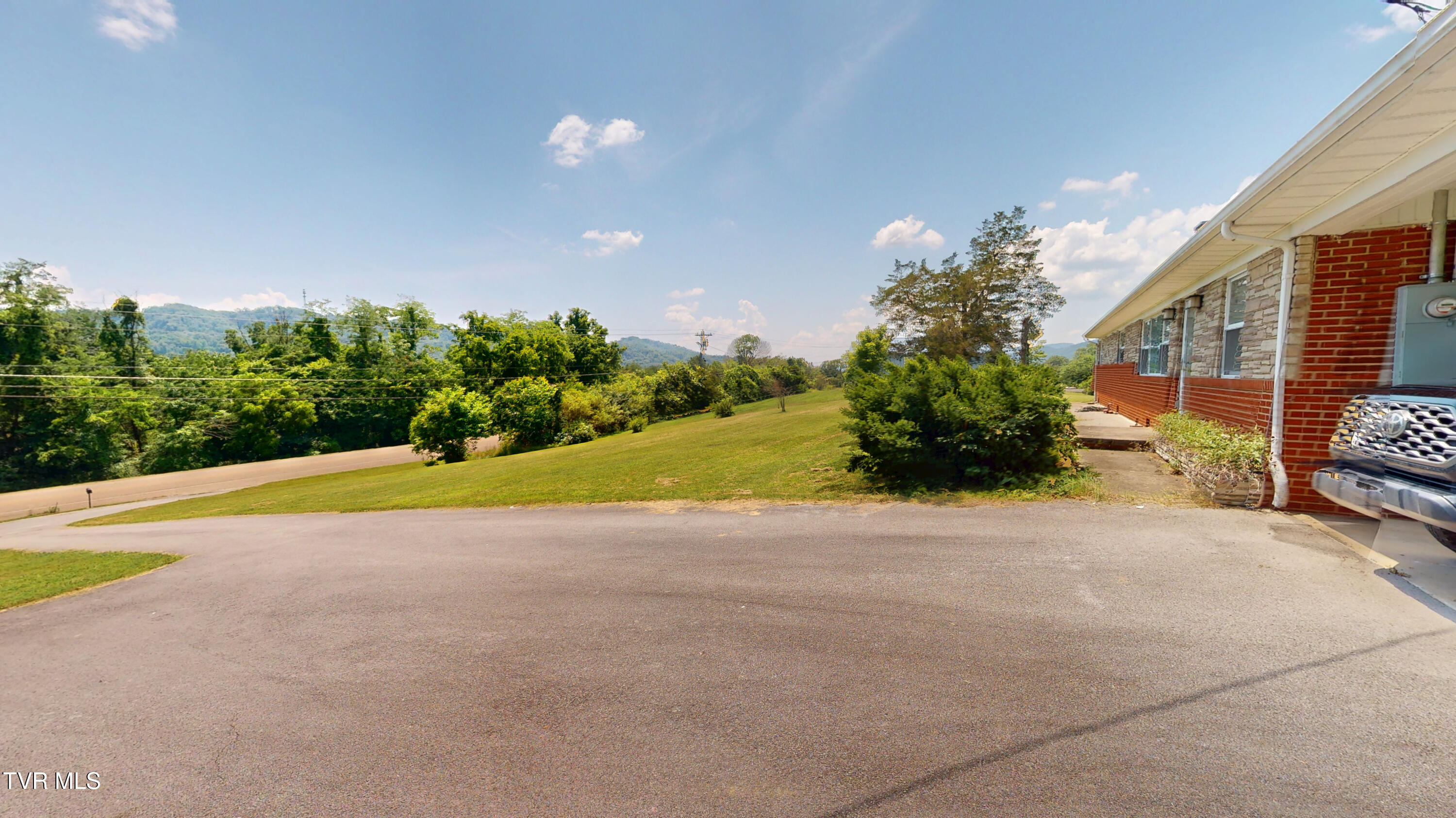 299 Main Street Bean Station, TN 37708 - Photo 8 of 42 299 Main - Front Driveway
