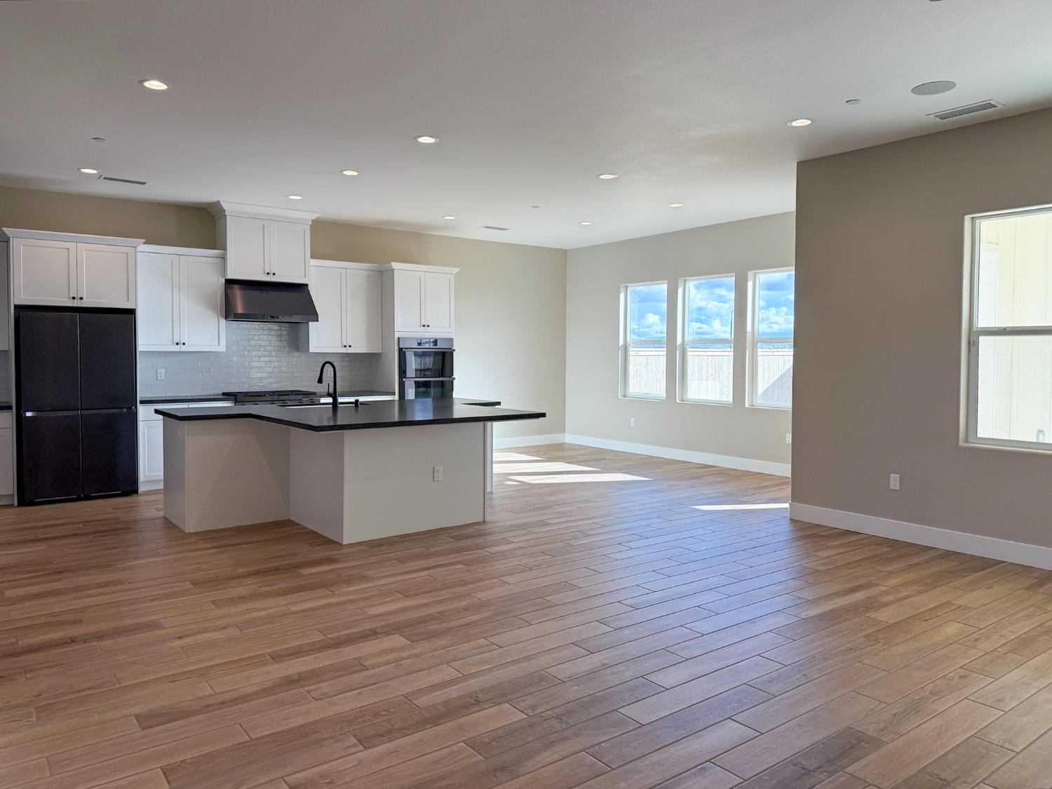 951 Beaver Pond Loop Madera, CA 93636 - Photo 9 of 48 Gallery Image 9