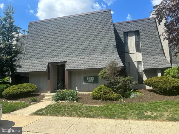 $2,400 | 25 South Church Road, Unit 129, Maple Shade, NJ 08052