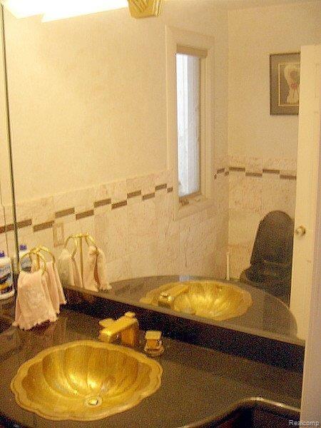 41700 West 9 Mile Road Novi, MI 48375 - Photo 16 of 18 PWDER RM W MARBLE TILES & FLOORI