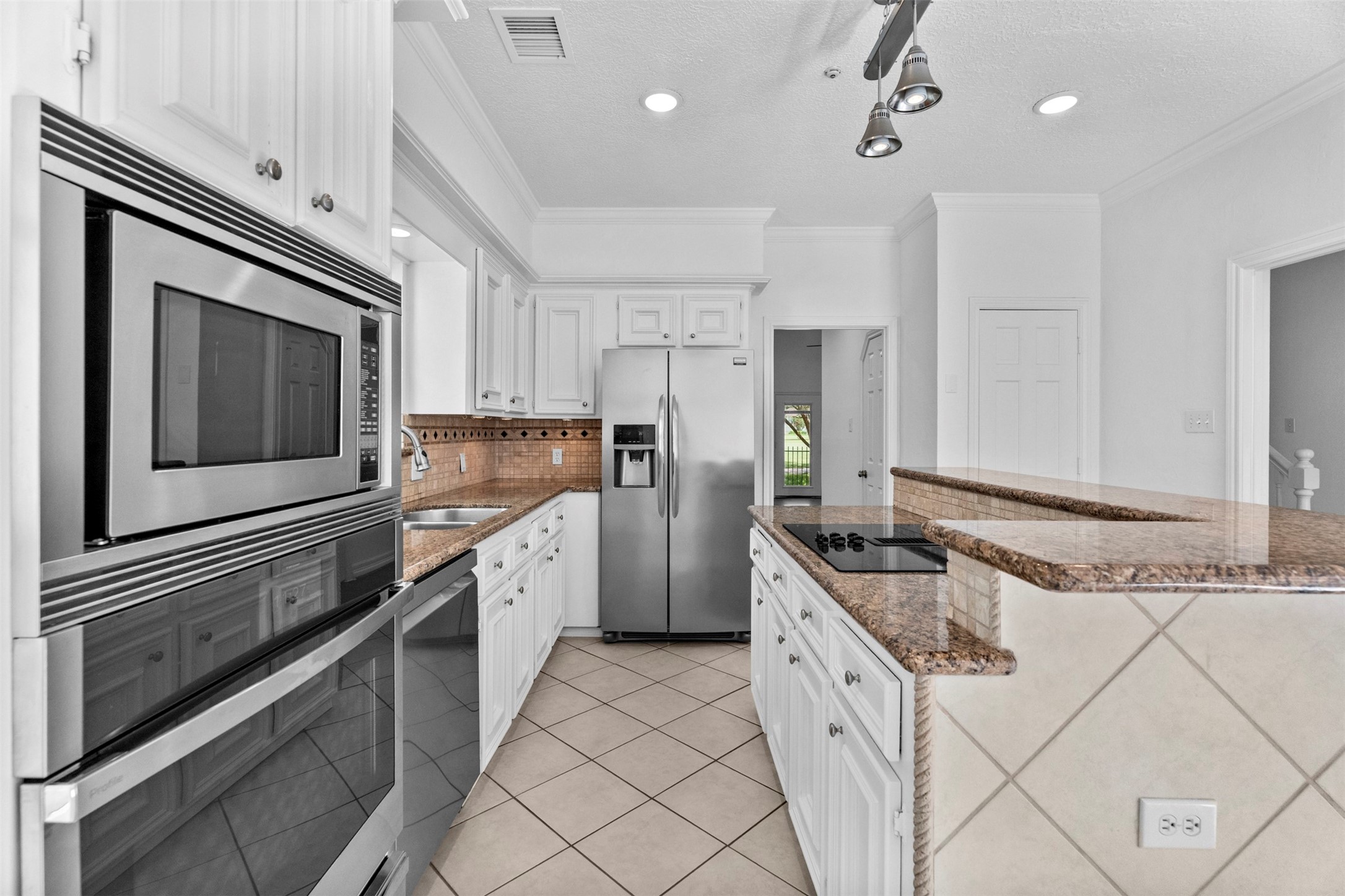 7635 Ameswood Road Houston, TX 77095 - Photo 12 of 39