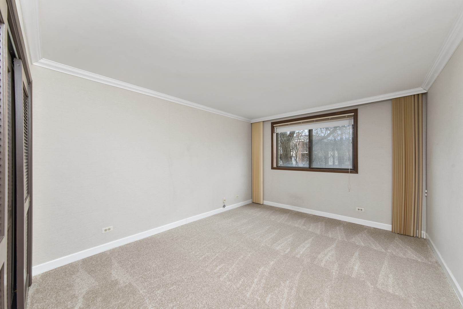 1-s150 Spring Road, Unit 2E Oak Brook, IL 60181 - Photo 14 of 22 an empty room with windows