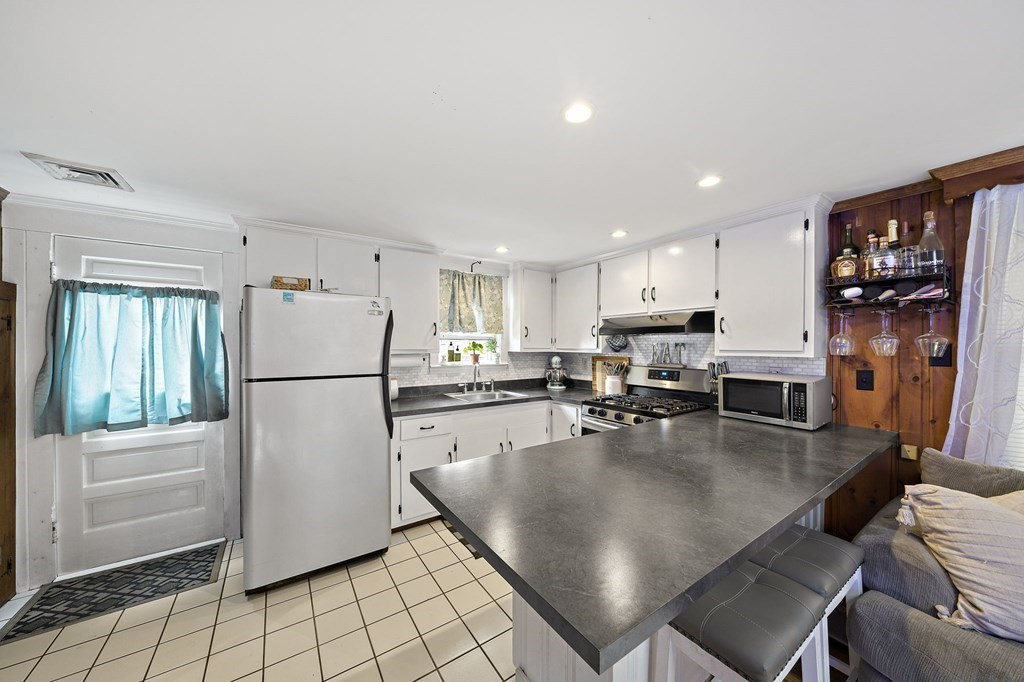 8 Beach Road Pembroke, MA 02359 - Photo 3 of 33 Gallery Image 3