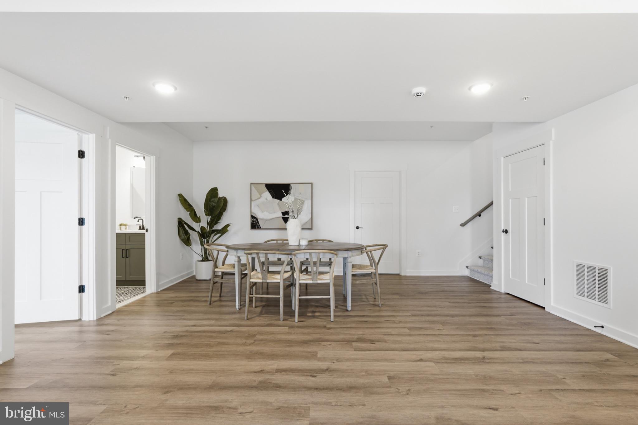 2802 Bidle Road Middletown, MD 21769 - Photo 8 of 63 Spacious modern living area awaits you.
