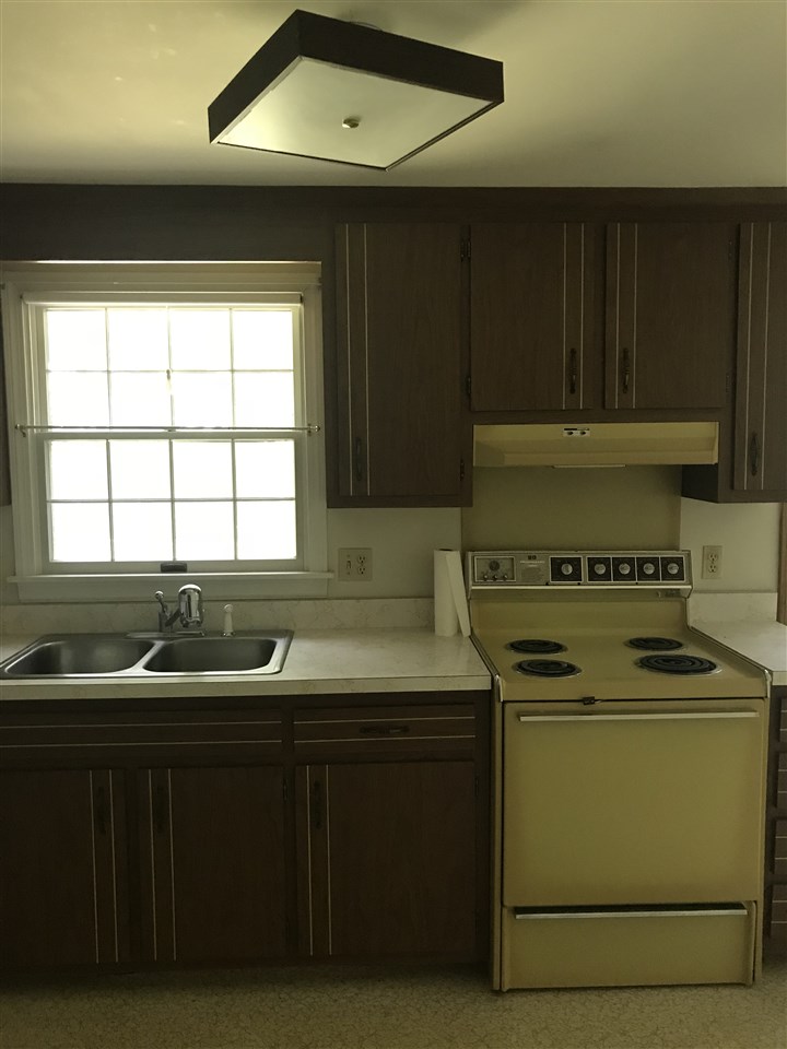 439 South Baboosic Lake Road Merrimack, NH 03054 - Photo 10 of 17