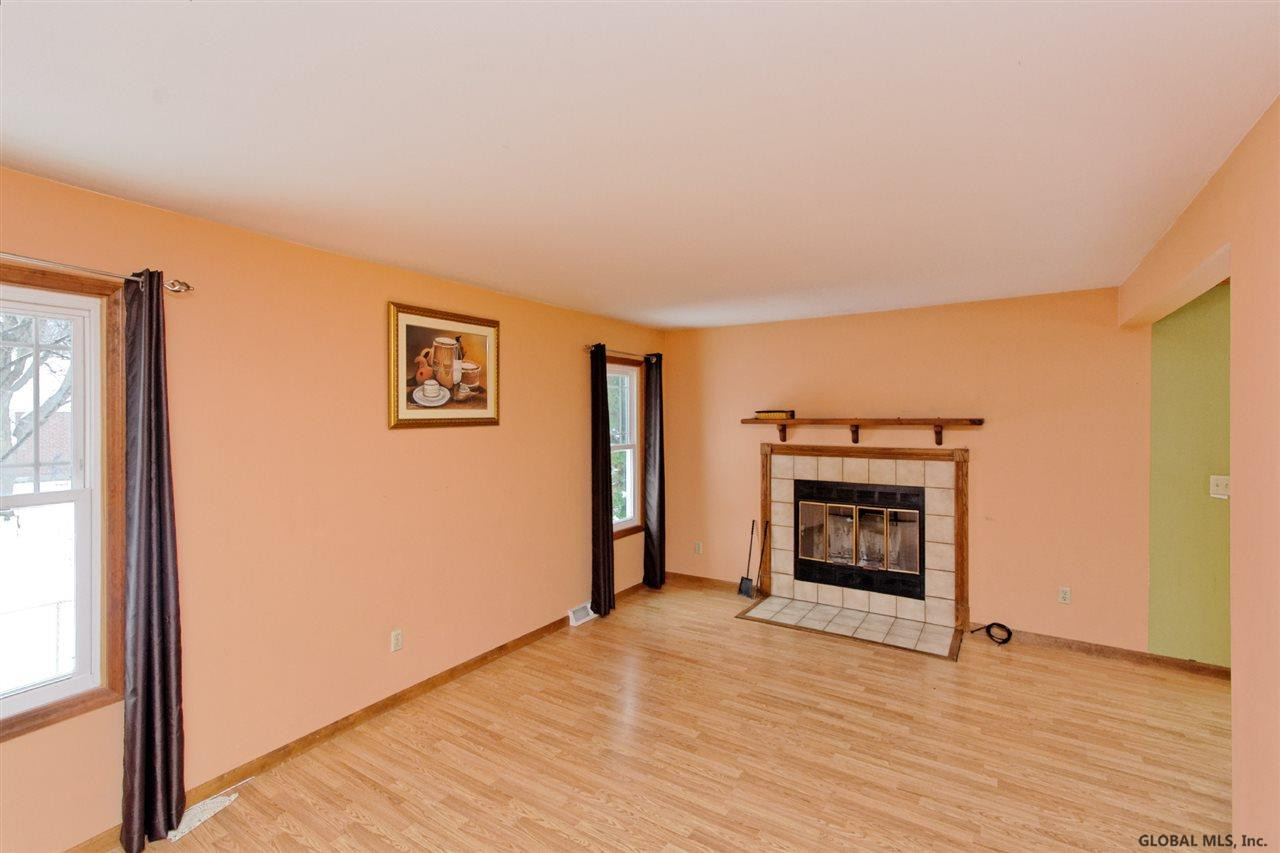 984 Inman Road Niskayuna, NY 12309 - Photo 5 of 25 Photo 5