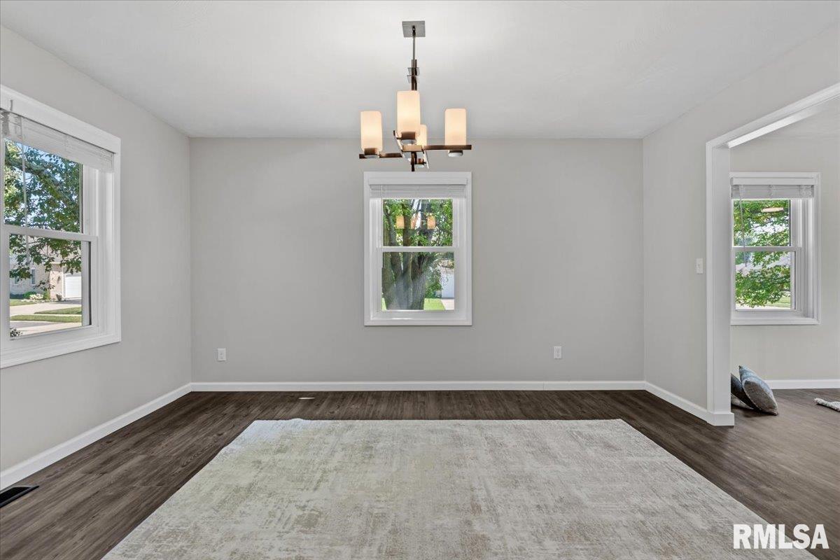 408 Golf Road Springfield, IL 62704 - Photo 14 of 60