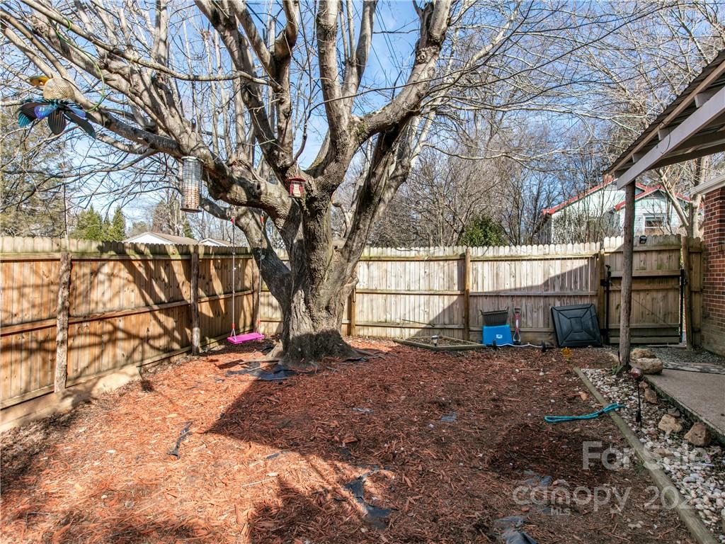 109 Loop Road Hendersonville, NC 28792 - Photo 3 of 13 Gallery Image 3