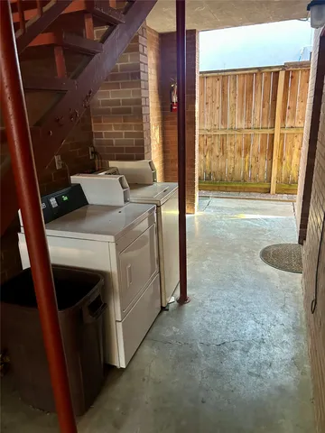$1,200 | 1411 Indiana Street, Unit 2, Houston, TX 77006