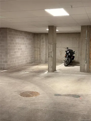 a building that has a lots of windows on it