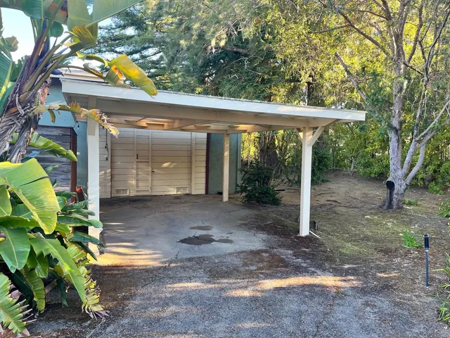 a view of a house with backyard and garden
