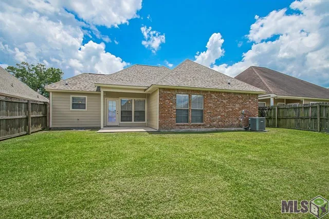 $2,100 | 40326 Creekway Cove Court, Gonzales, LA 70737