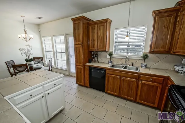 $2,100 | 40326 Creekway Cove Court, Gonzales, LA 70737