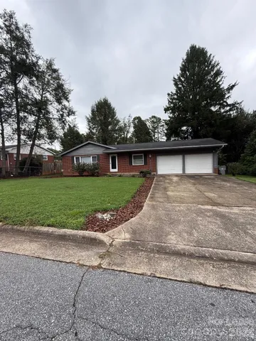 $1,795 | 824 Hawthorne Drive Northeast, Lenoir, NC 28645