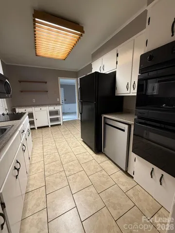 $1,795 | 824 Hawthorne Drive Northeast, Lenoir, NC 28645