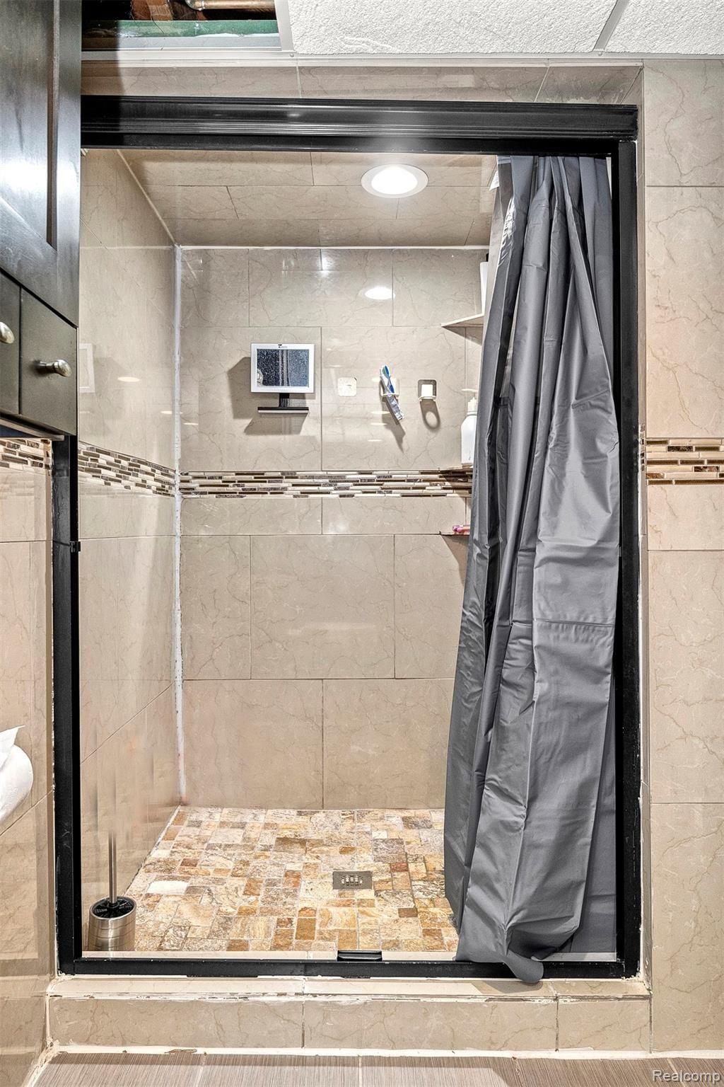 7500 Miller Road Dearborn, MI 48126 - Photo 30 of 35 30.jpg