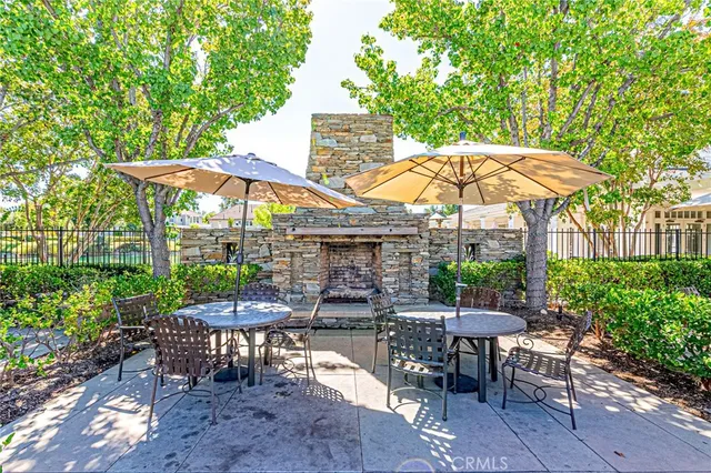 $1,098,000 | 27104 Breakers Cove, Valencia, CA 91355