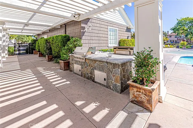 $1,098,000 | 27104 Breakers Cove, Valencia, CA 91355