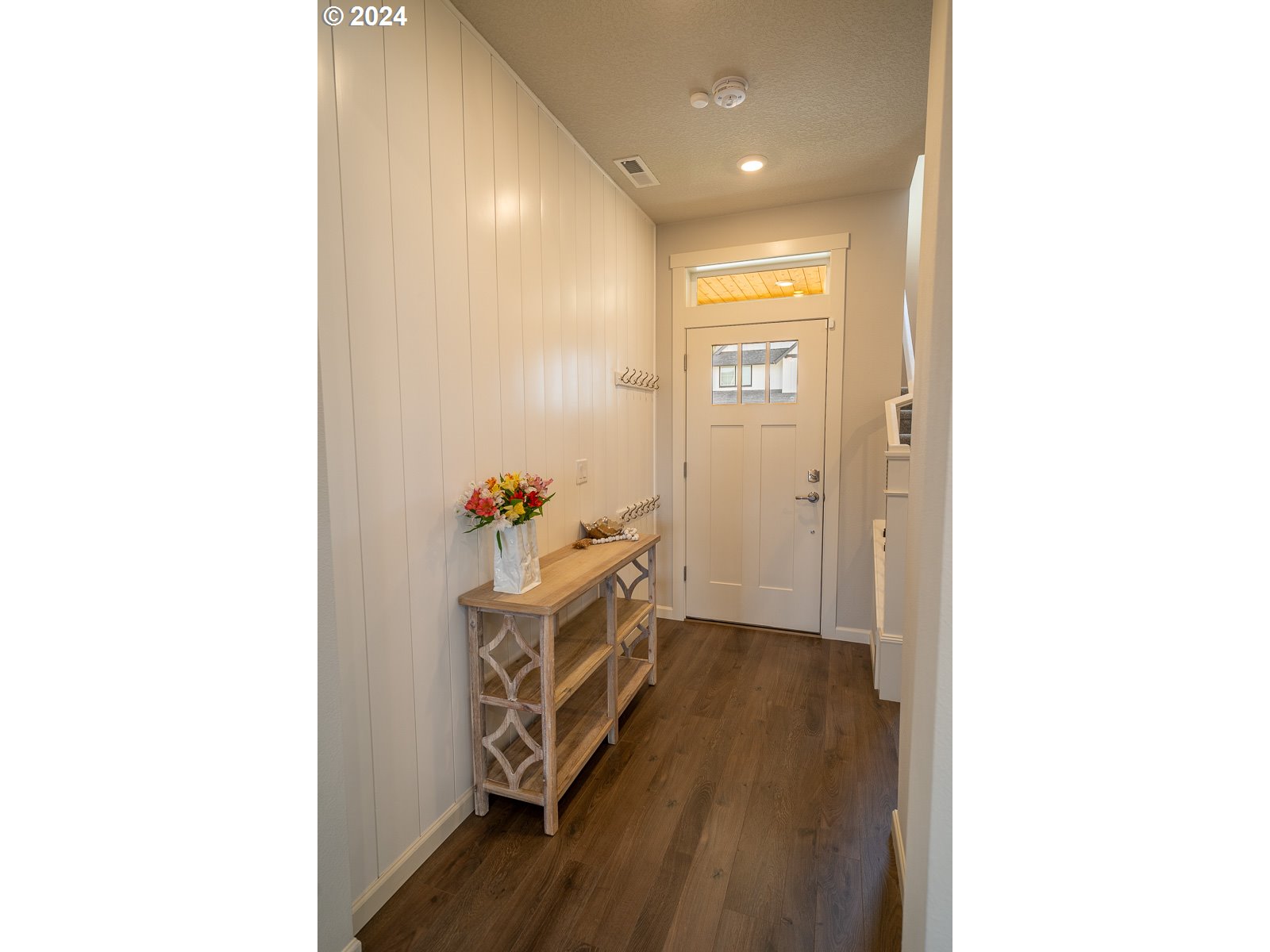 38459 Maple Street Sandy, OR 97055 - Photo 3 of 20 a view of hallway with wooden floor