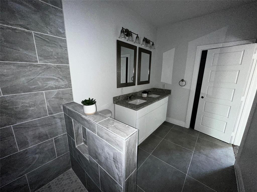 4435 Franklin Street Lancaster, TX 75134 - Photo 10 of 17 a utility room with dryer and washer