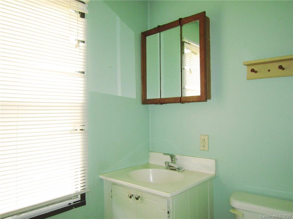 26 Holly Ridge Road Candler, NC 28715 - Photo 7 of 17 Gallery Image 7