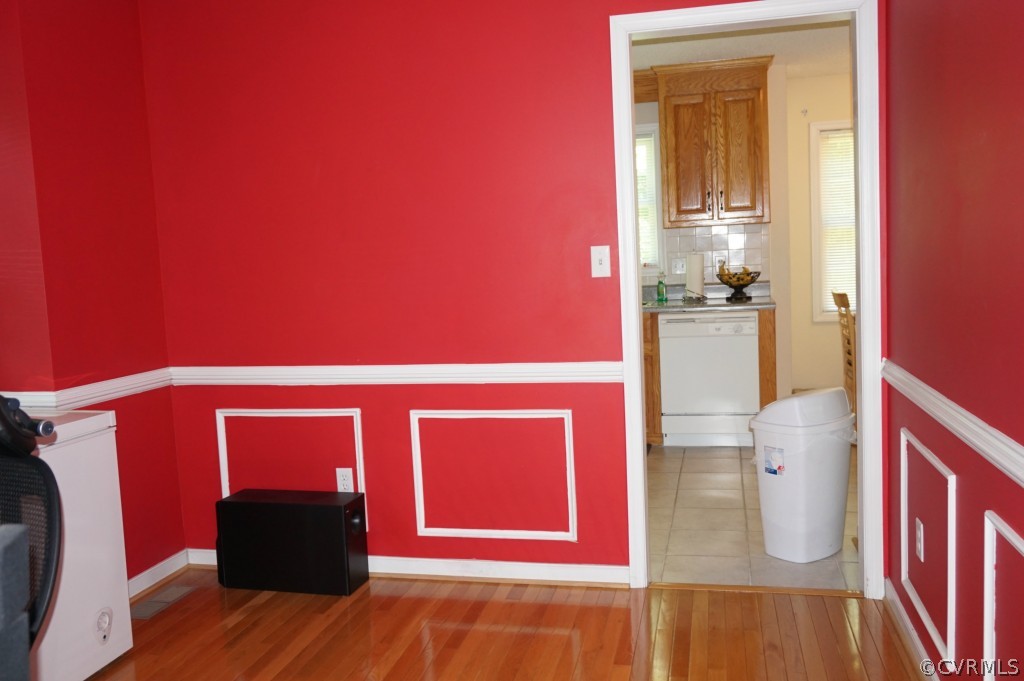 5520 Takach Road Prince George, VA 23875 - Photo 3 of 24 a view of a living room