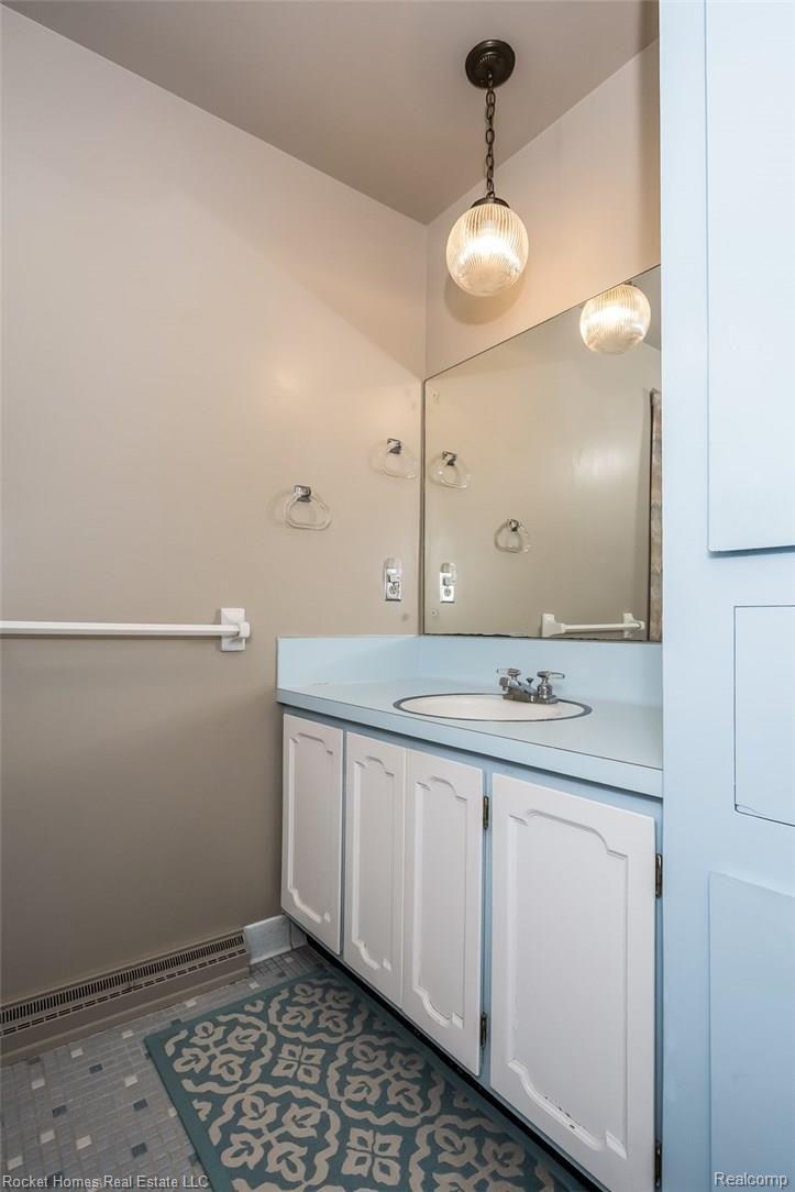 5060 Tree Hill Road Grand Blanc, MI 48439 - Photo 26 of 47 028-Master_Bathroom-5281756-medium.jpg