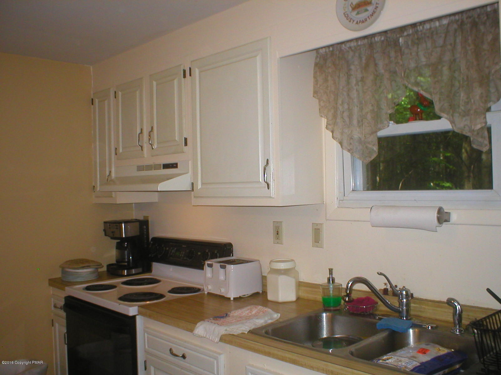 212 Buckhill Road Albrightsville, PA 18210 - Photo 2 of 7 KITCHEN/LAUNDRY CLOSET