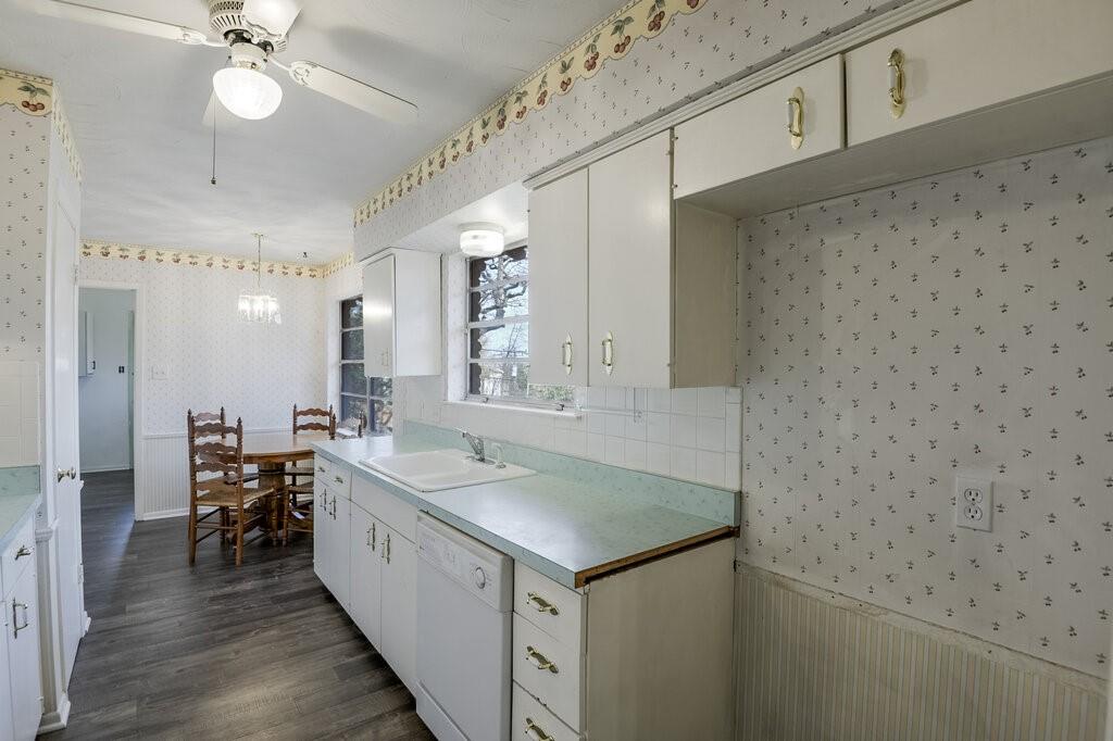 807 North Bowen Road Arlington, TX 76012 - Photo 12 of 25 a bathroom with a sink a mirror and a shower