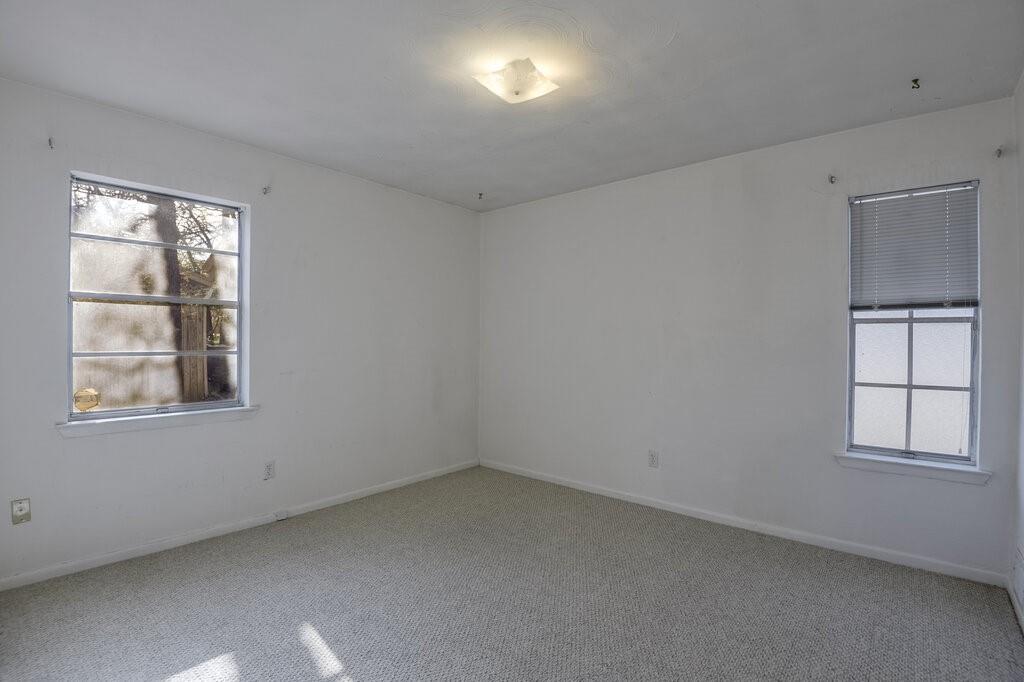 807 North Bowen Road Arlington, TX 76012 - Photo 19 of 25 an empty room with a window