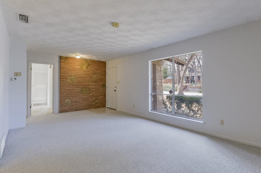 807 North Bowen Road Arlington, TX 76012 - Photo 7 of 25